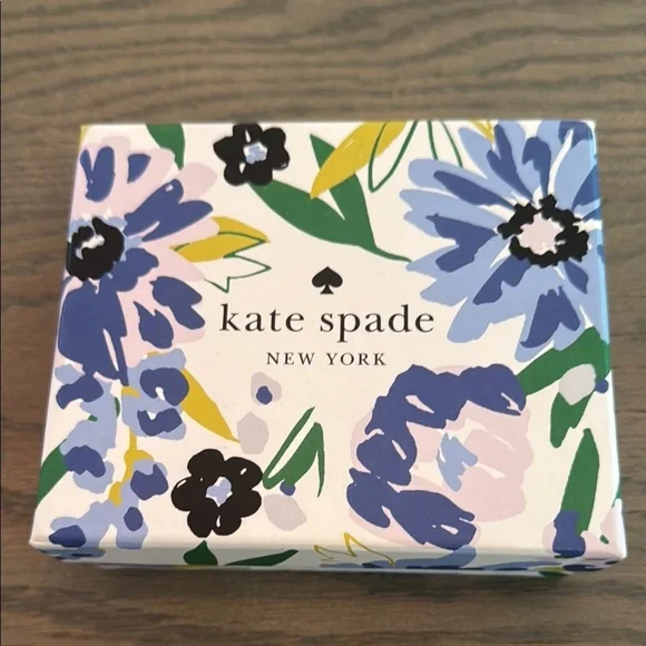 NWT Kate Spade Floral Print Card Holder In Box - Picture 2 of 8